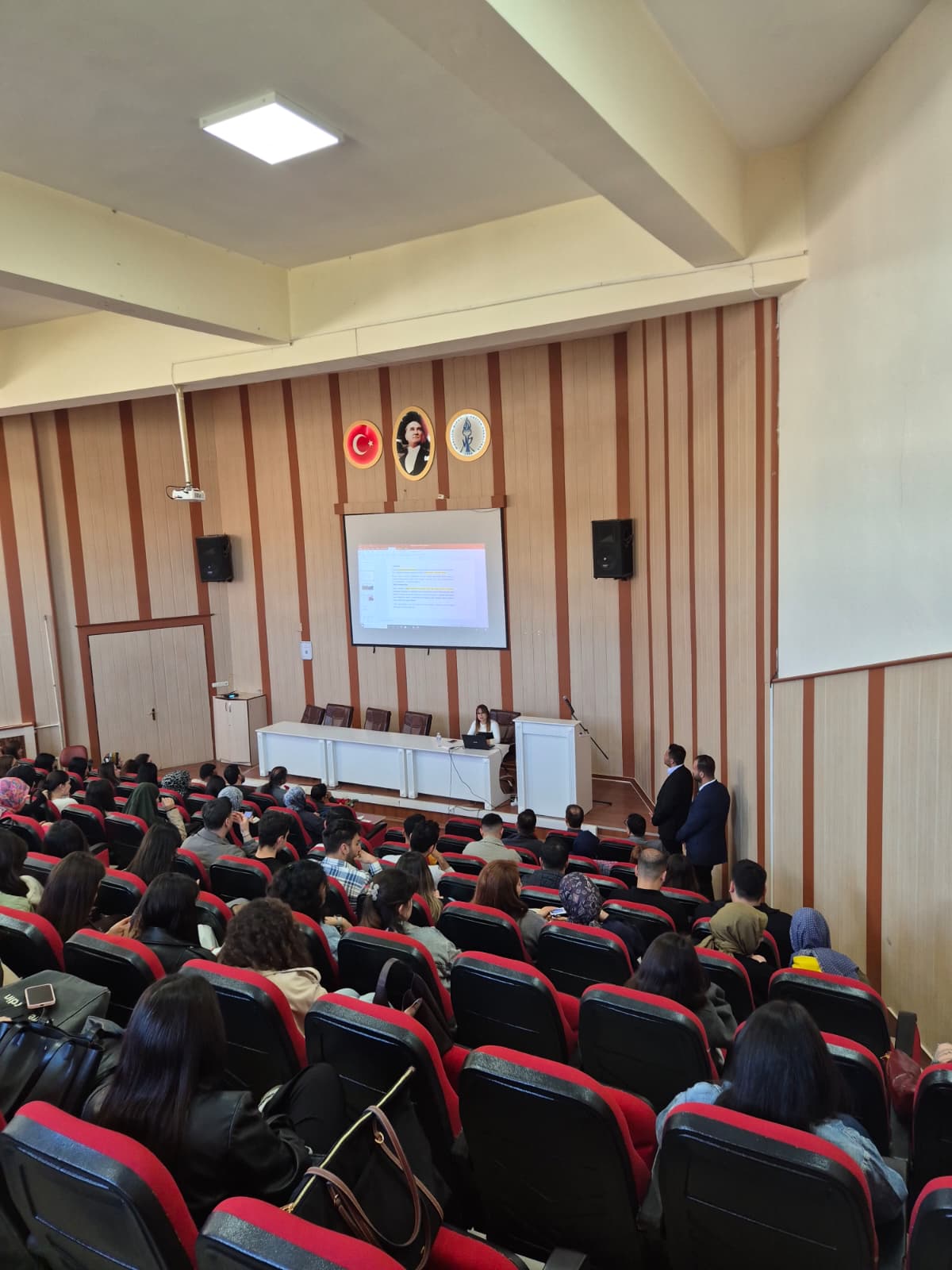 Fakültemizde “Türkiye Yüzyılı Maarif Modeli Öğretim Programları Bağlamında Yapay Zekâ Araçlarının Kullanımı” Söyleşisi Gerçekleştirildi